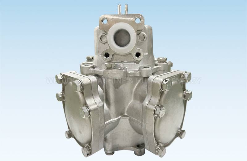 What types of nozzles are used in urea dispensers?