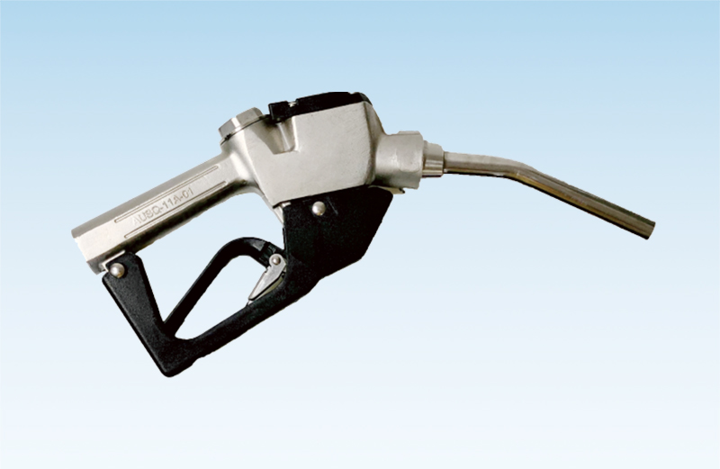 How do urea dispensers minimize DEF spills?